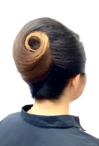いつの時代も廃れない 夜会巻き 新宿歌舞伎町の美容室 Hair Set Up S ヘアセット メイク 着付け